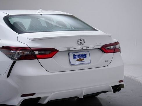 Used 2023 Toyota Camry SE image 4