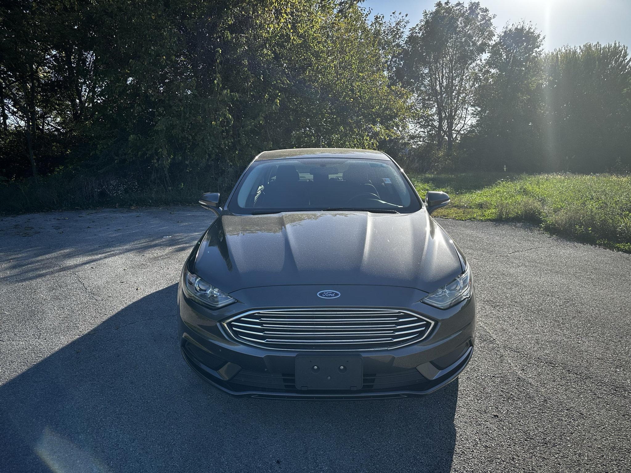 Used 2017 Ford Fusion SE w/ Fusion SE Technology Package FWD image 2