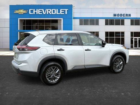Used 2024 Nissan Rogue S AWD/4WD image 5
