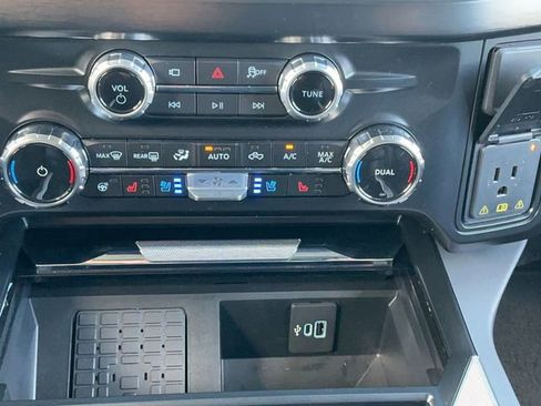 Used 2025 Ford F250 Lariat w/ Chrome Package image 24