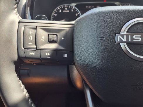 Used 2026 Nissan Pathfinder SV w/ SV Premium Package FWD image 18