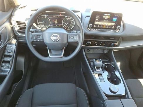 Used 2025 Nissan Rogue S image 2