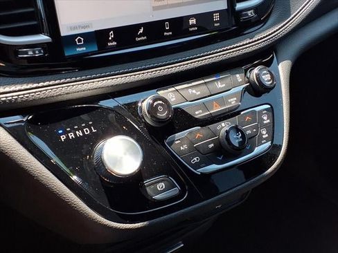 New 2026 Chrysler Pacifica Select FWD image 30