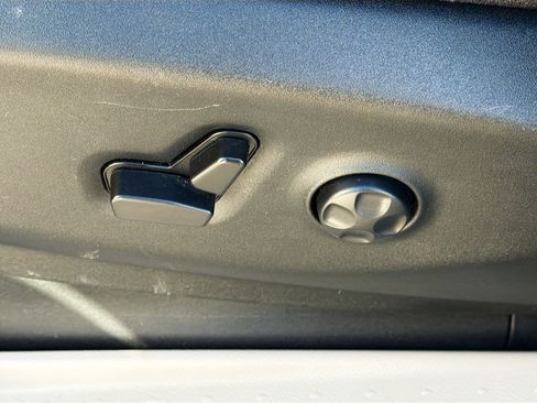 Used 2024 Chrysler Pacifica Touring-L image 26