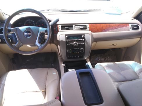 Used 2010 GMC Yukon SLT w/ SLT Chrome Package AWD/4WD image 12