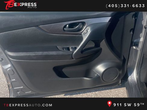 Used 2021 Nissan Rogue Sport S image 12