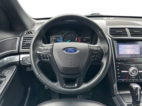 Used 2018 Ford Explorer Sport image 12