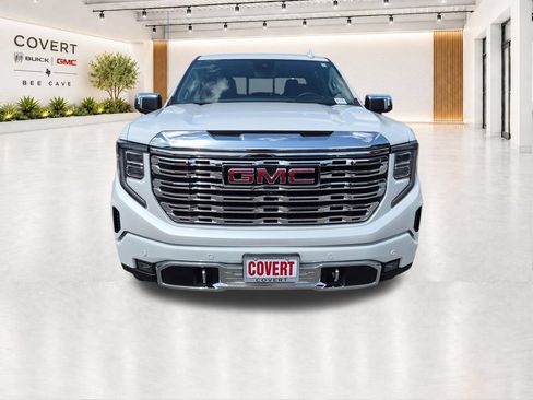 Used 2023 GMC Sierra 1500 Denali w/ Technology Package AWD/4WD image 3