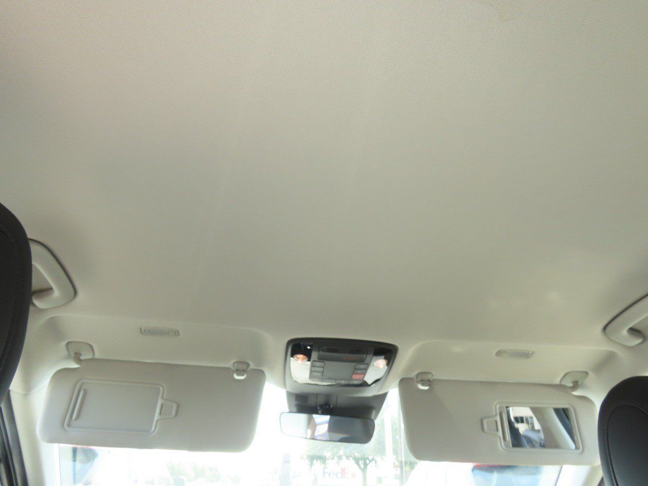 Used 2025 Kia Carnival FWD image 21