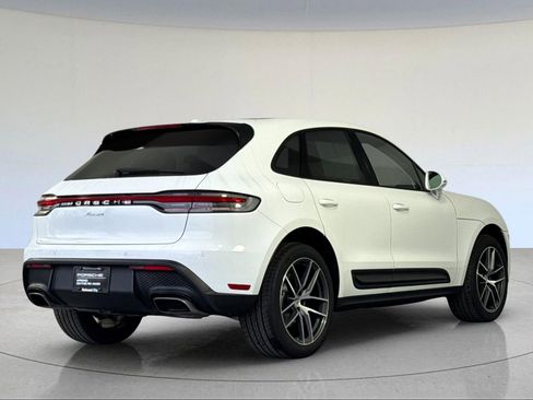 Certified 2025 Porsche Macan image 8