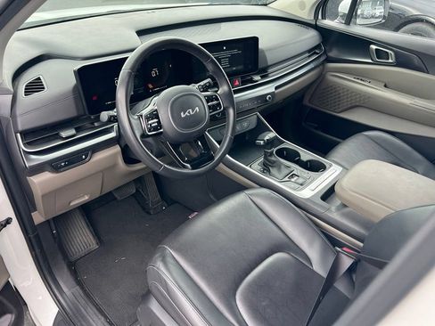 Used 2025 Kia Carnival FWD image 15