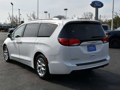 Used 2018 Chrysler Pacifica Touring-L Plus w/ Tire & Wheel Group image 5