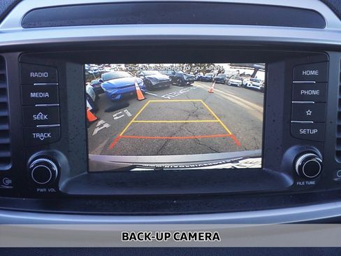 Used 2020 Kia Sorento L image 3