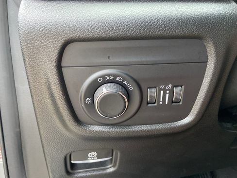 Used 2023 Jeep Grand Cherokee L Laredo image 44