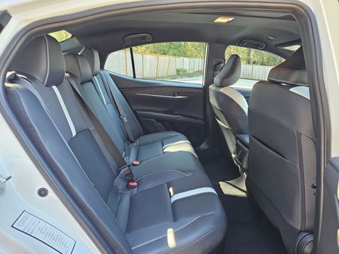 Used 2025 Toyota Camry SE image 11