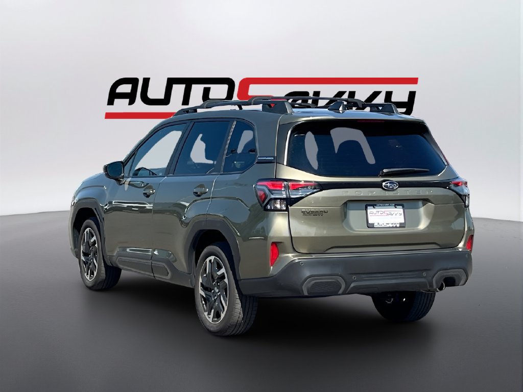 Used 2025 Subaru Forester Limited w/ Popular Package #2 AWD/4WD image 5