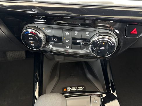 New 2026 Chevrolet Trax RS w/ Sunroof Package FWD image 24