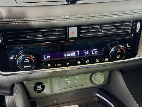 New 2026 Nissan Rogue Platinum image 18