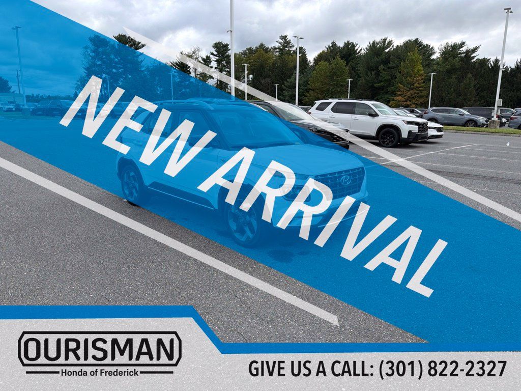 Used 2023 Hyundai Venue Limited w/ Cargo Package FWD image 8
