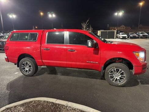 Used 2022 Nissan Titan SV w/ SV Convenience Package image 2