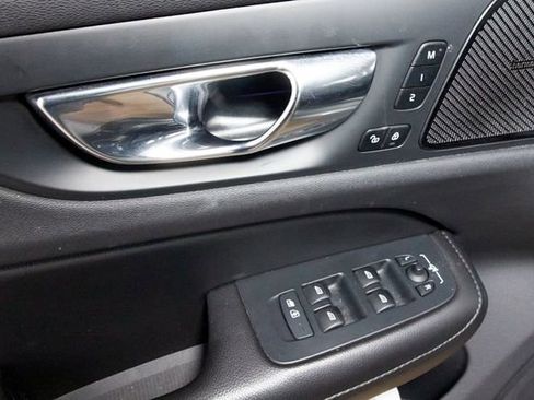 Used 2021 Volvo S60 T6 Momentum w/ Protection Package Premier image 10