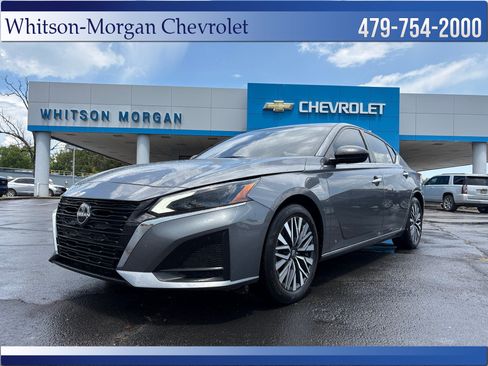 Used 2024 Nissan Altima 2.5 SV FWD image 1