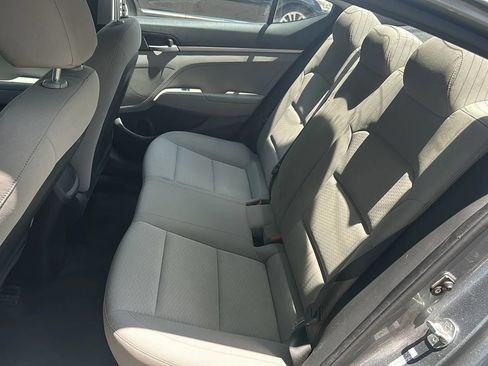 Used 2019 Hyundai Elantra SE FWD image 16