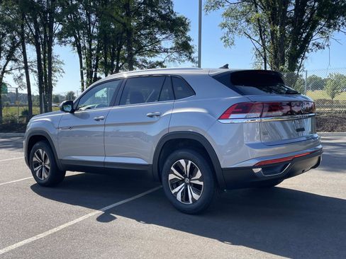New 2026 Volkswagen Atlas Cross Sport SE FWD image 5