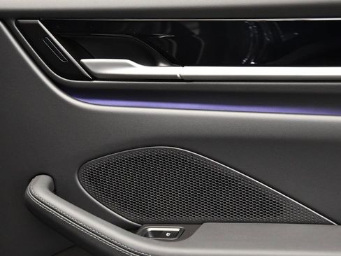 Certified 2025 Porsche Macan Electric image 49