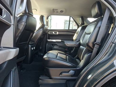 Used 2022 Ford Explorer XLT w/ Equipment Group 202A AWD/4WD image 13