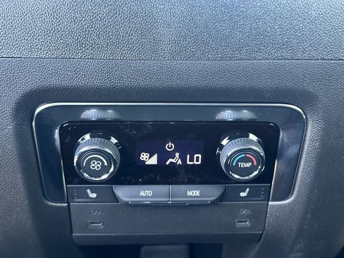 New 2025 Chevrolet Suburban Premier image 25