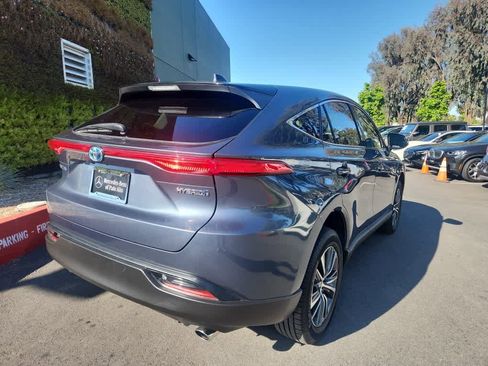 Used 2022 Toyota Venza LE AWD/4WD image 2