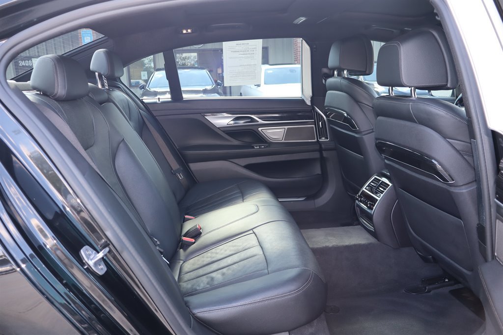 Used 2019 BMW 740i w/ Executive Package RWD image 13
