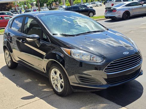 Used 2015 Ford Fiesta SE FWD image 3