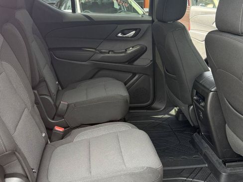 Used 2022 Chevrolet Traverse LT FWD image 23