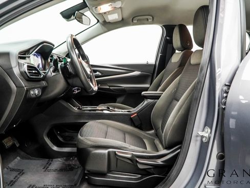 Used 2023 Chevrolet Bolt EUV LT image 38