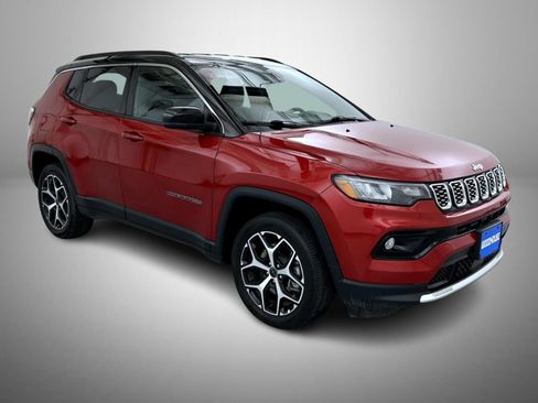 Used 2025 Jeep Compass Limited AWD/4WD image 3