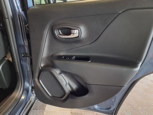 Used 2022 Jeep Renegade Latitude w/ Convenience Group image 11