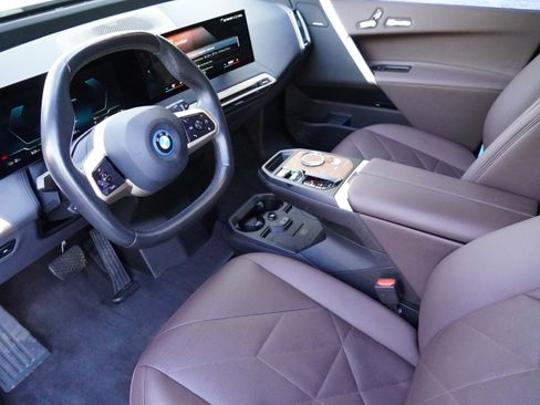 Used 2023 BMW iX xDrive50 w/ Premium Package AWD/4WD image 9