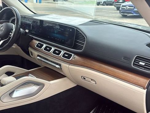Used 2023 Mercedes-Benz GLS 450 4MATIC image 12