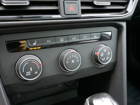 Used 2022 Volkswagen Taos SE image 20