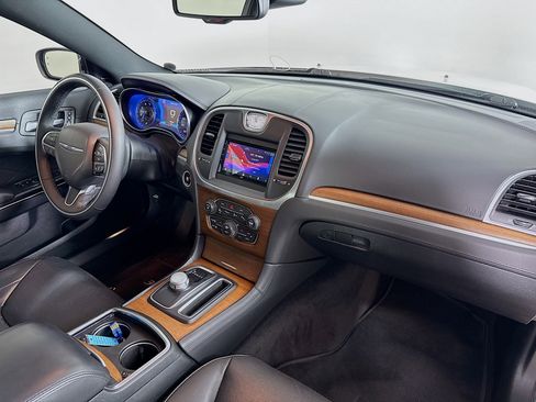 Used 2016 Chrysler 300 C Platinum w/ Safetytec Plus Group image 36