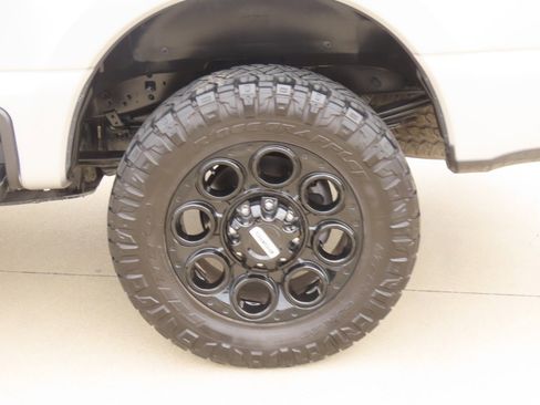 Used 2024 Ford F250 4x4 Crew Cab Super Duty image 17