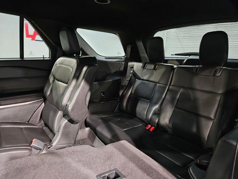 Used 2020 Ford Explorer XLT w/ Equipment Group 202A image 37