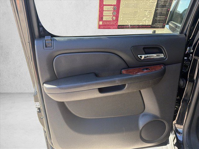 Used 2014 Chevrolet Suburban LTZ RWD image 18
