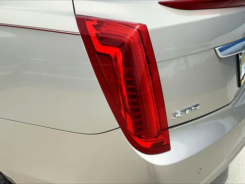 Used 2013 Cadillac XTS Luxury FWD image 27