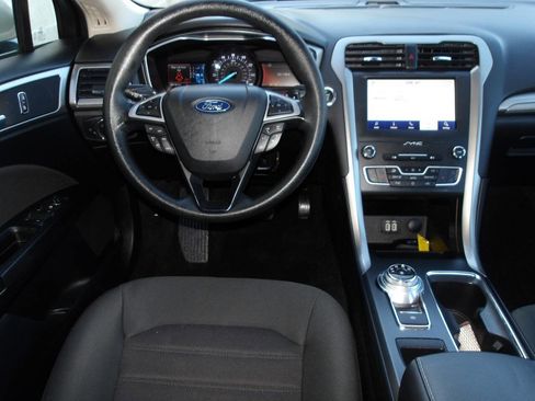 Used 2019 Ford Fusion SE image 12