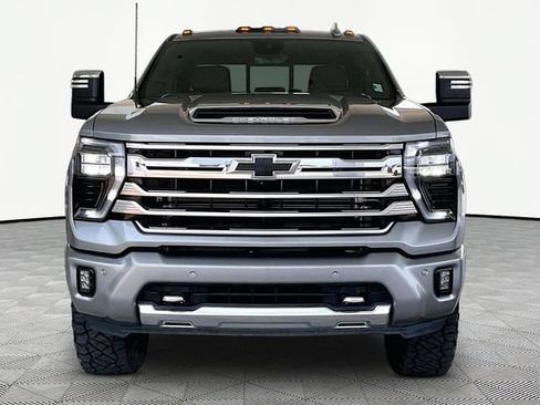 Used 2024 Chevrolet Silverado 2500 High Country w/ High Country Premium Package AWD/4WD image 2