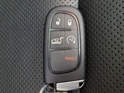 Used 2022 Jeep Cherokee Limited image 32