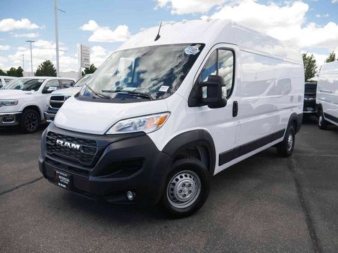 Used 2024 RAM ProMaster 2500 w/ Convenience Group FWD image 4